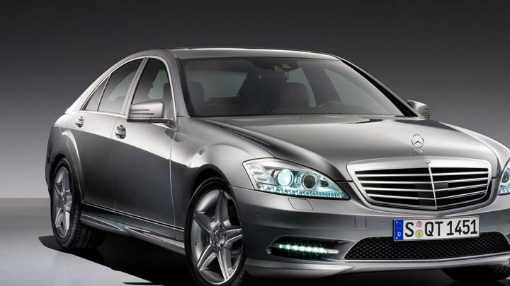 Side Pose Of 2013 Mercedes-Benz SL In Silver